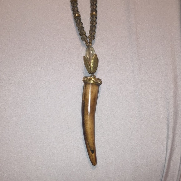 Fabulina statement necklace large tooth - Picture 3 of 3